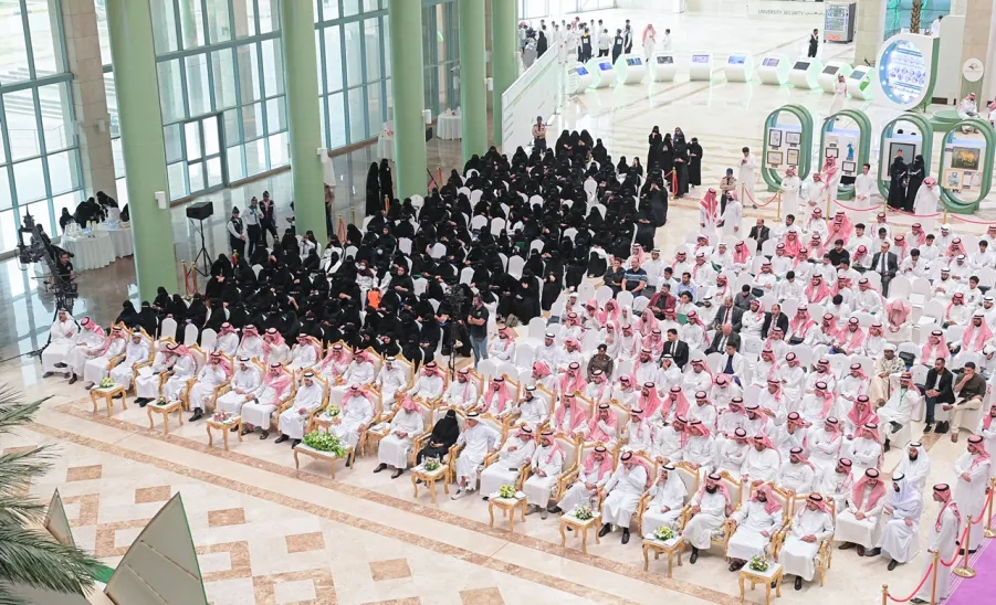 MU RECTOR AWARDS WINNERS IN THE 5TH STUDENT FORUM - جامعة المجمعة
