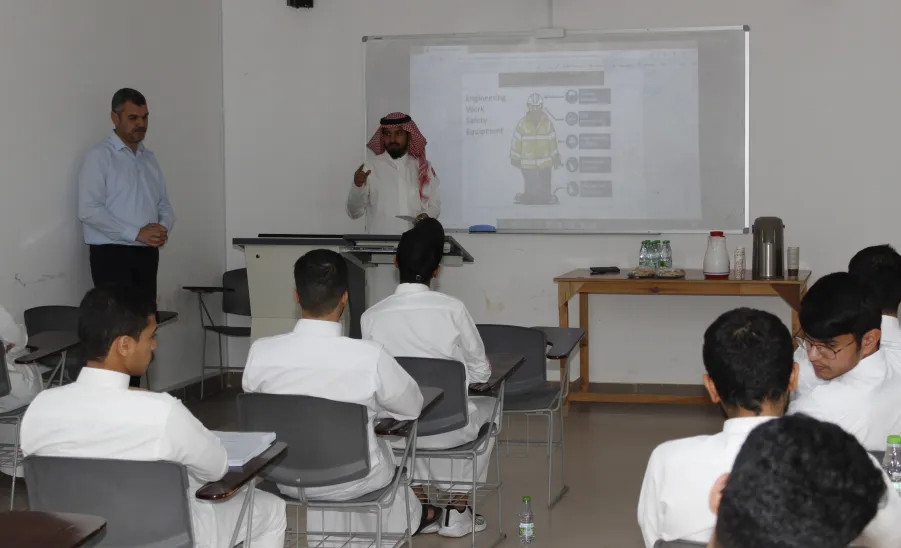 A Training course entitled "Occupational Safety Procedures for Engineering Training Students" held by College of Engineering  -  دورة تدريبية "اجراءات السلامة المهنية لطلاب التدريب الهندسي" بكلية الهندسة