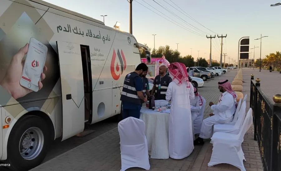 الجامعة تنفذ حملة للتبرع بالدم في ممشى طريق الأمير سلطان - صورة