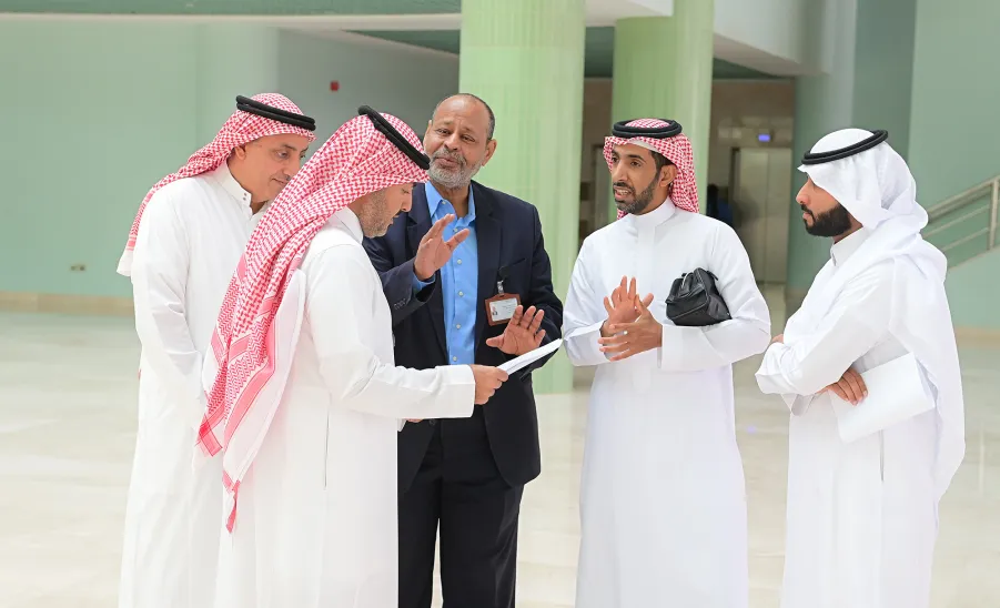 The director of Media Center to meet the dean of College of Medicine  -  1