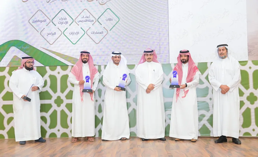 رئيس الجامعة يرعى حفل جائزته للجودة والتميز والملتقى الأول لتجديد الاعتماد المؤسسي - جامعة المجمعة