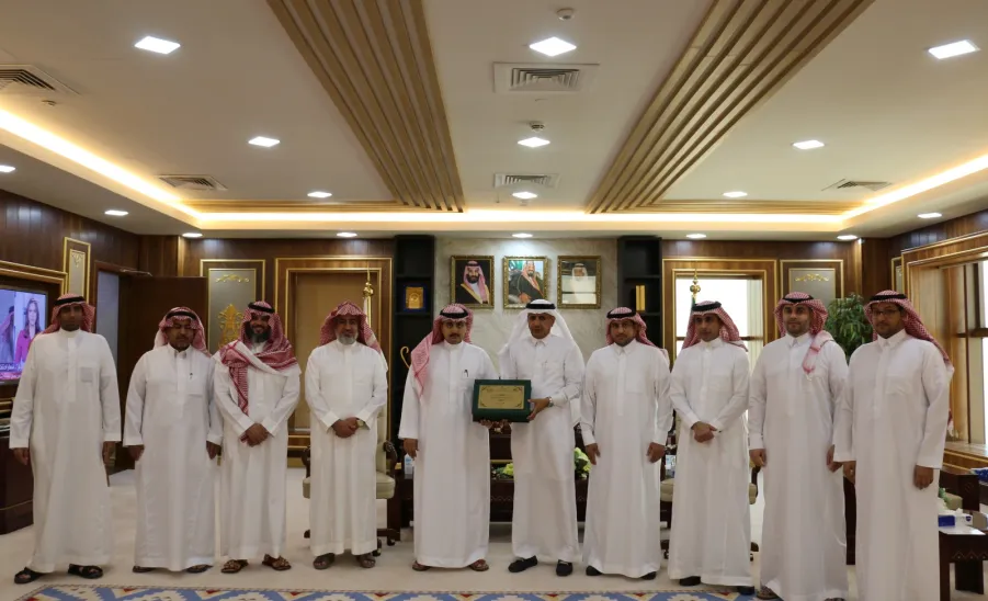 MU RECTOR WELCOMES MEMBERS OF FINAL ACCOUNT COMMITTEE - جامعة المجمعة