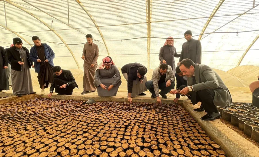 Faculty members and students participate in maintaining King Fahd Road walkway - أعضاء هيئة التدريس وطلاب كلية الهندسة يشاركون في صيانة ممشى طريق الملك فهد بحوطة سدير