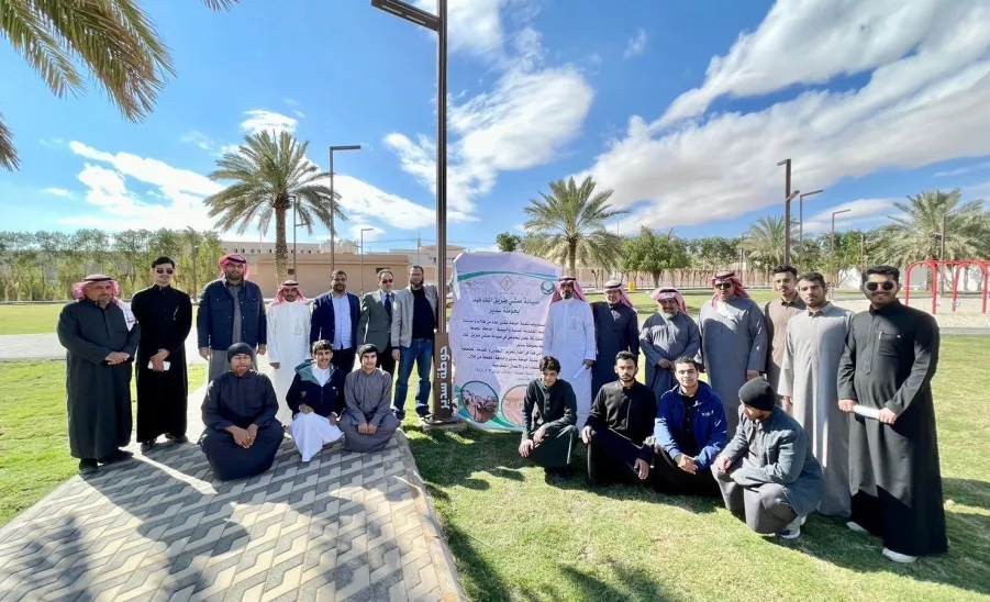 Faculty members and students participate in maintaining King Fahd Road walkway - أعضاء هيئة التدريس وطلاب كلية الهندسة يشاركون في صيانة ممشى طريق الملك فهد بحوطة سدير