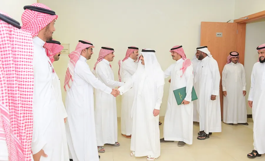 Acting Dean of Human Resources visit the General Administration of Performance and Attendance  -  صورة