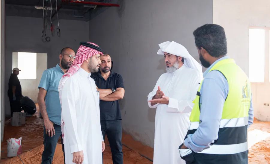 PROF. AL-DOSARI CONDUCTS A TOUR OF INSPECTION TO TWO PROJECTS
 -  جامعة المجمعة 