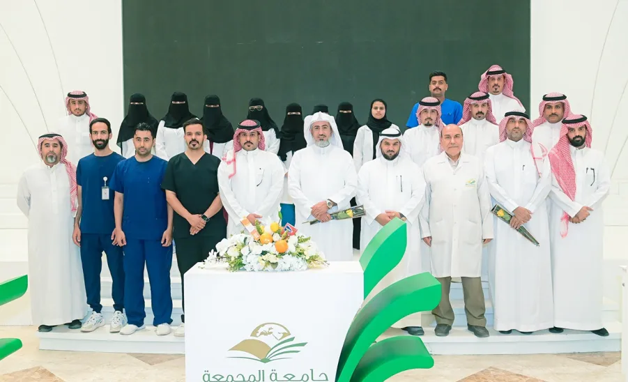 VOLUNTEER WORK CENTER AT SRO EDUCATES UNIVERSITY STAFF ABOUT INFLUENZA VACCINE
 - جامعة المجمعة 