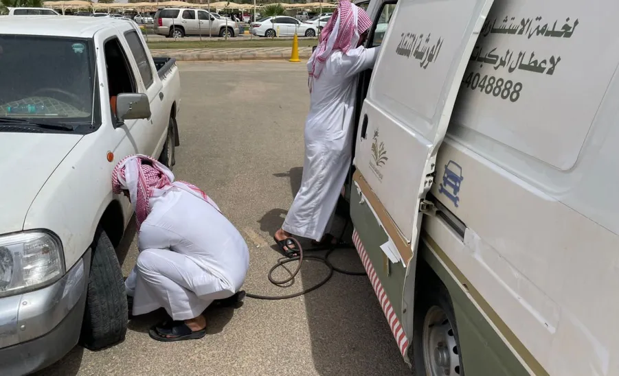 الورش الفنية تبادر في خدمة طلاب وطالبات الجامعة في المدينة الجامعية  - ت