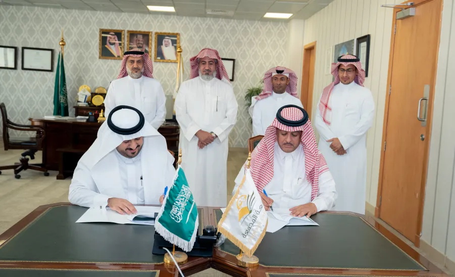 ISCS signs MoU with the College of Applied Sciences -  معهد الدراسات والخدمات الاستشارية يوقع مذكرة تفاهم مع الكلية التطبيقية بالجامعة