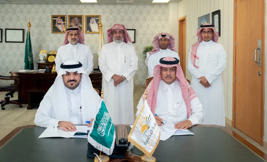 ISCS signs MoU with the College of Applied Sciences -  معهد الدراسات والخدمات الاستشارية يوقع مذكرة تفاهم مع الكلية التطبيقية بالجامعة