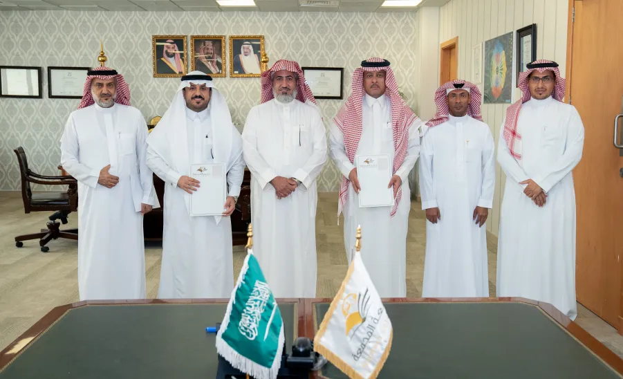 ISCS signs MoU with the College of Applied Sciences -  معهد الدراسات والخدمات الاستشارية يوقع مذكرة تفاهم مع الكلية التطبيقية بالجامعة