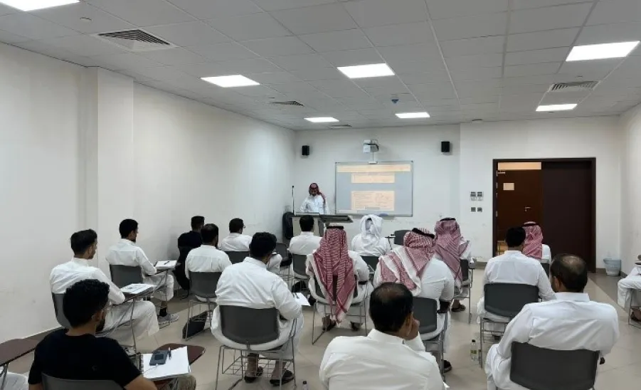 College of Engineering organizes a seminar on renewable energy for graduate students -  كلية الهندسة تنظم حلقة نقاش علمية حول الطاقة المتجددة لطلاب الدراسات العليا"