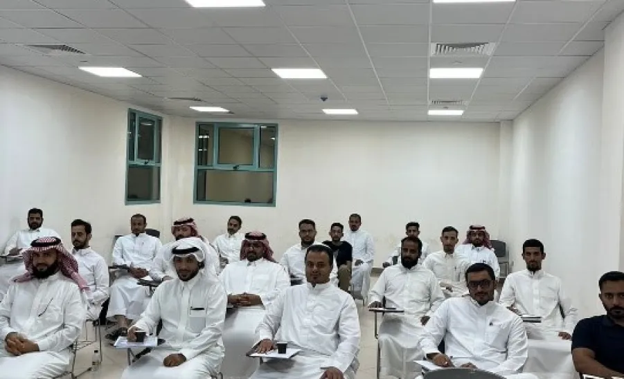 College of Engineering organizes a seminar on renewable energy for graduate students -  كلية الهندسة تنظم حلقة نقاش علمية حول الطاقة المتجددة لطلاب الدراسات العليا"