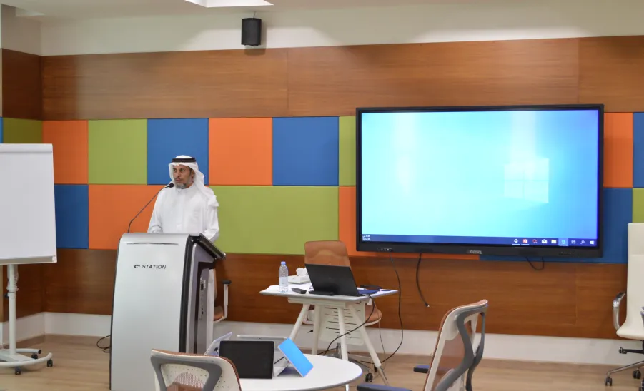 The Vice-Rector holds a meeting deans and heads of departments to discuss colleges' operational plans  -  الاجتماع مع عمداء الكليات 