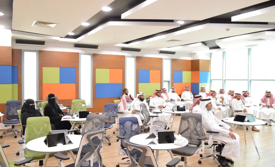 The Vice-Rector holds a meeting deans and heads of departments to discuss colleges' operational plans  -  الاجتماع مع عمداء الكليات 