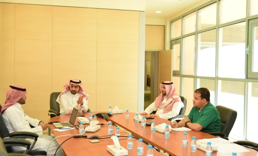 عميد البحث العلمي يعقد اجتماعا مع مدراء المراكز البحثية -  dsr