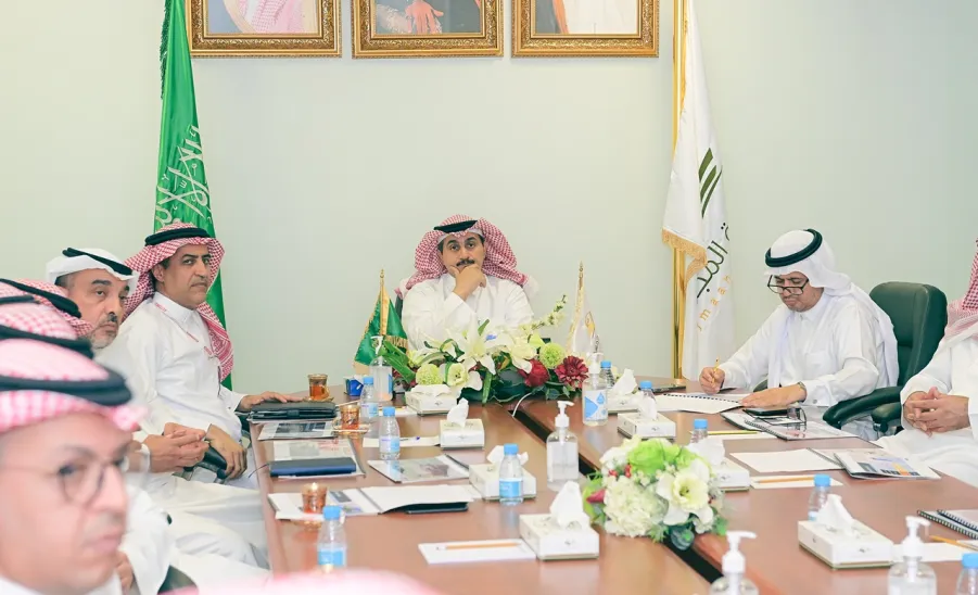 MU RECTOR WELCOMES THE VICE-PRESIDENT OF BAE SYSTEMS - جامعة المجمعة