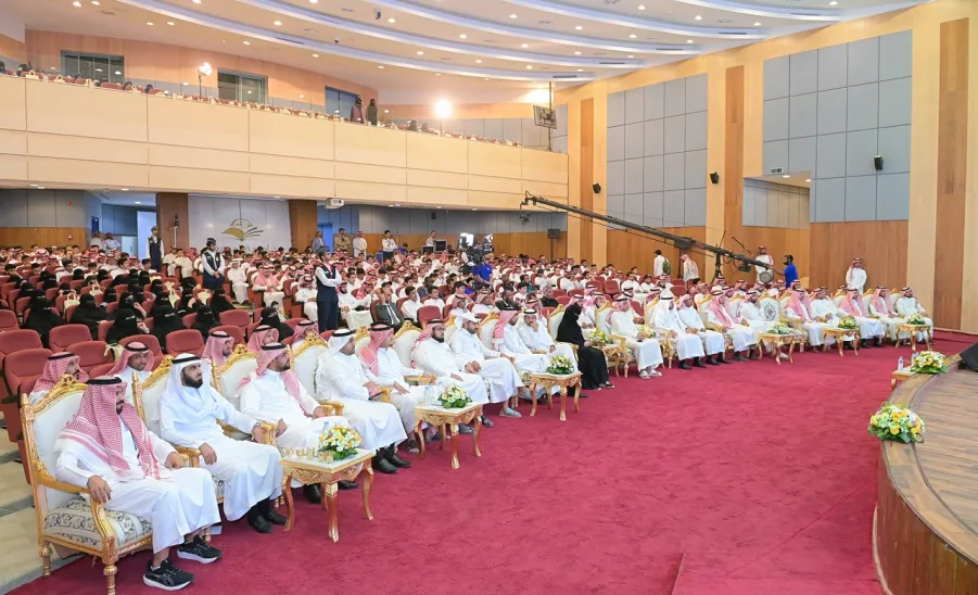 ANNUAL MEETING FOR FRESHMEN HELD BY MU  - جامعة المجمعة 