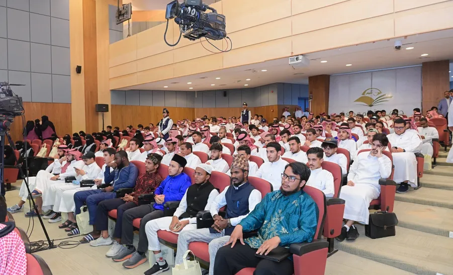 ANNUAL MEETING FOR FRESHMEN HELD BY MU  - جامعة المجمعة 