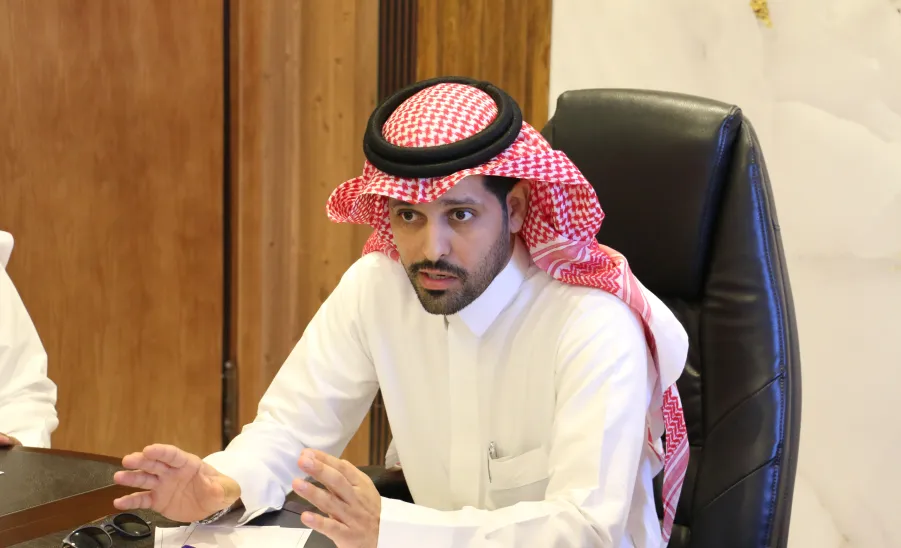 الإدارة تعقد اجتماعاً لمناقشة تطوير الأعمال  - اجتماع الادارة 