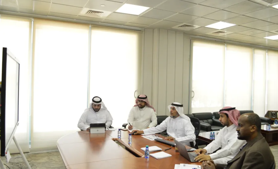 Vice-Rector holds a meeting to discuss the colleges' plans to improve the academic performance  -  اجتماع وكيل الجامعة للشؤون التعليمية 