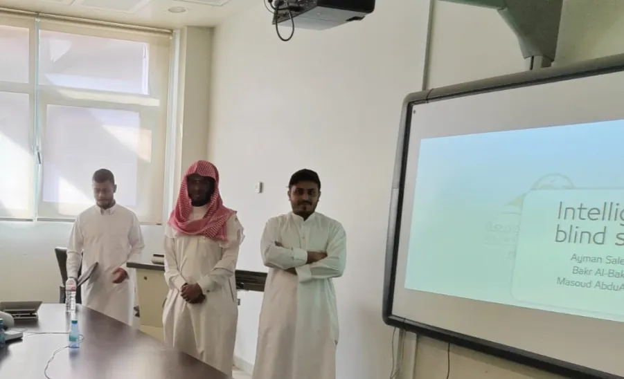 قسم علوم الحاسب والمعلومات يناقش المشاريع الطلابية - 1