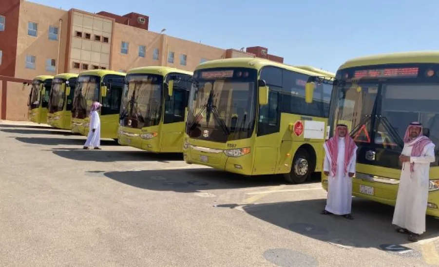 Students are transported to attend celebrations of teacher's day - س