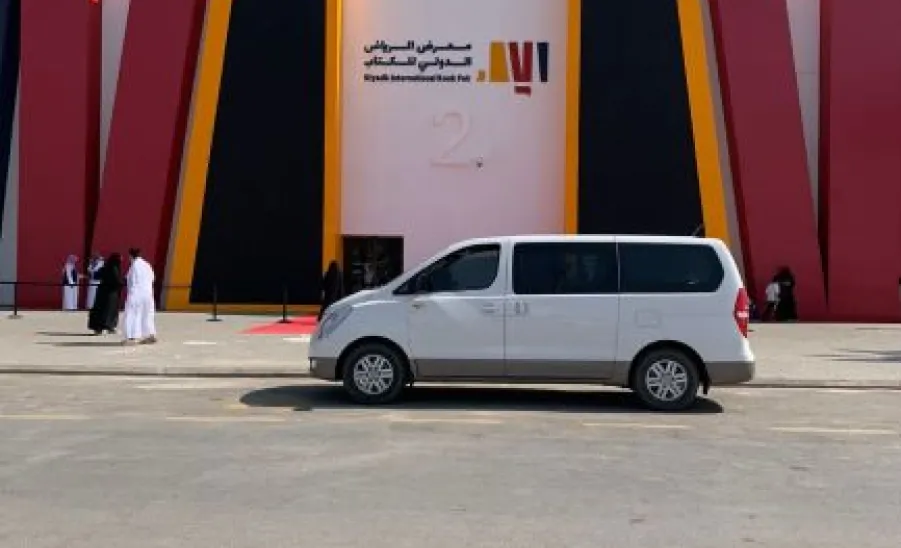 نقل طلاب وطالبات ومنسوبي الجامعة لمعرض الكتاب  - ؤؤؤ