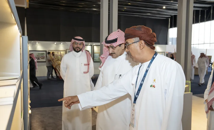 MU'S RECTOR VISITS THE UNIVERSITY' BOOTH AT RIYADH INTERNATIONAL BOOK FAIR 2023 - جامعة المجمعة 