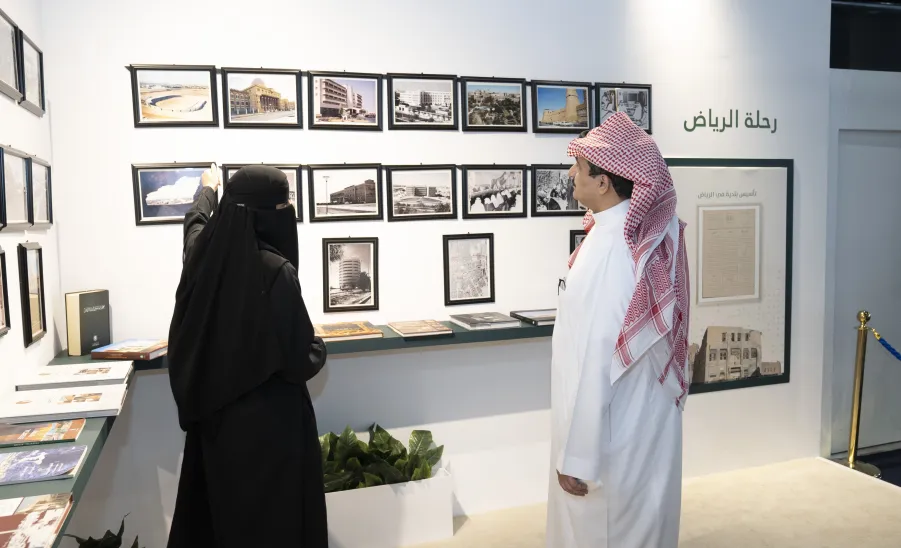 MU'S RECTOR VISITS THE UNIVERSITY' BOOTH AT RIYADH INTERNATIONAL BOOK FAIR 2023 - جامعة المجمعة 