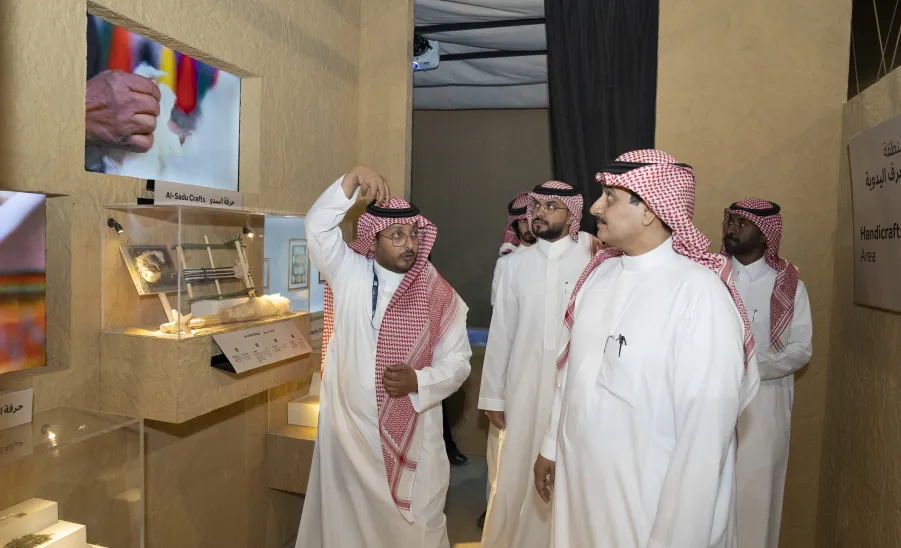 MU'S RECTOR VISITS THE UNIVERSITY' BOOTH AT RIYADH INTERNATIONAL BOOK FAIR 2023 - جامعة المجمعة 