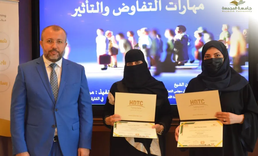 عمادة الموار البشرية تقيم ورشة عمل بعنوان (مهارات التفاوض والتأثير) والمقامة في جمهورية مصر العربية " القاهرة"  - صورة