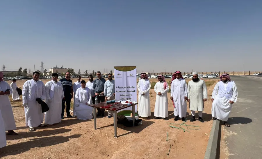 A campaign on improving the environment of main campus -  امتداداً لمراحل تنفيذ "مبادرة تحسين بيئة المدن الجامعية" : الإدارة وبالتعاون مع كلية الهندسة تُنفذ نشاط المبادرة