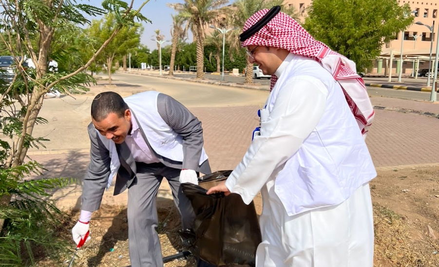 امتداداً لمراحل تنفيذ "مبادرة تحسين بيئة المدن الجامعية" : الإدارة وبالتعاون مع كلية إدارة الأعمال تُنفذ نشاط المبادرة