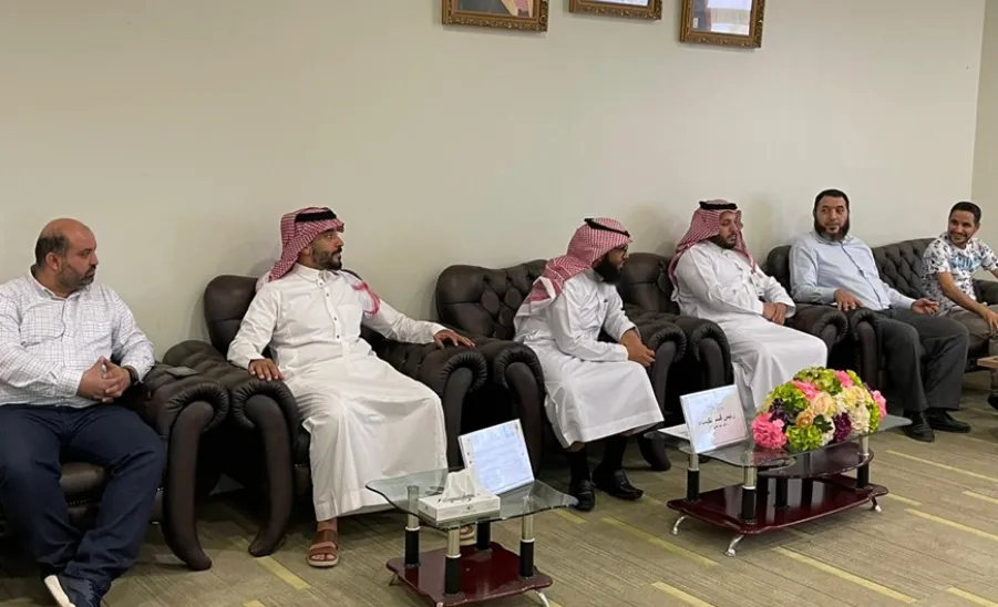 قسم الكيمياء يقيم ندوة حوارية بعنوان ( خبرات عملية خلال الرحلة العلمية ) - 1