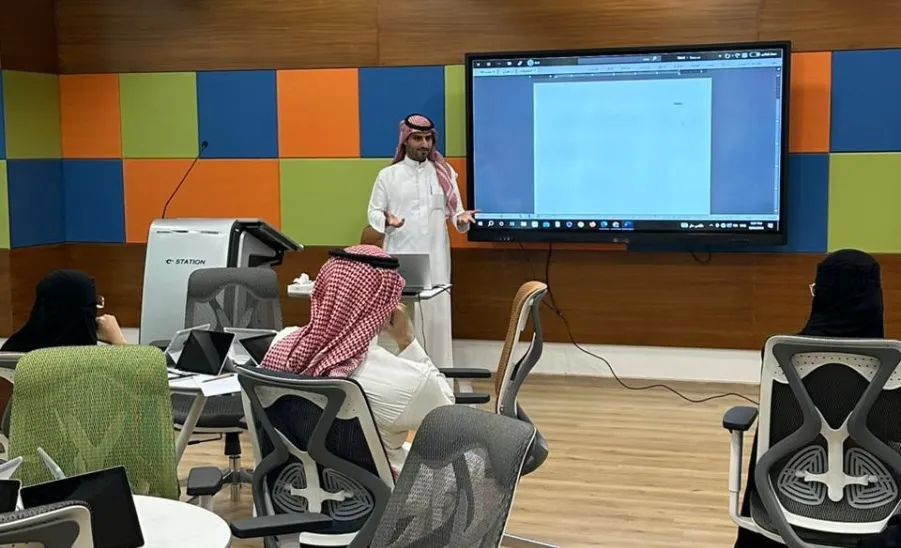A workshop for talented female students in the Education Department in Majmaah to participate in the National Innovation Olympiad 2024  -  صورة