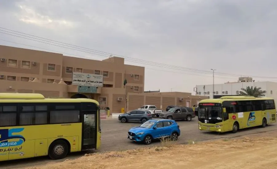  الجامعة تساند مجمع مدارس حوطة سدير لنقل الطالبات  - رر