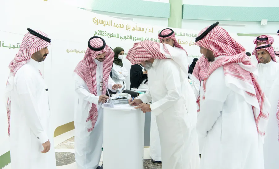 MU's Vice-Rector for Development and Investment launches the exhibition (For Your Health) -  سعادة وكيل الجامعة للتنمية والإستثمار يفتتح فعاليات معرض من (أجل صحتك)