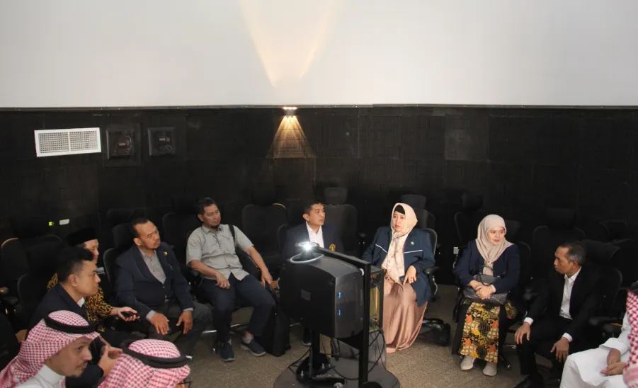 A DELEGATION OF UNIVERSITAS BRAWIJAYA VISITS MU AND SIGNS MOU  -  جامعة المجمعة 