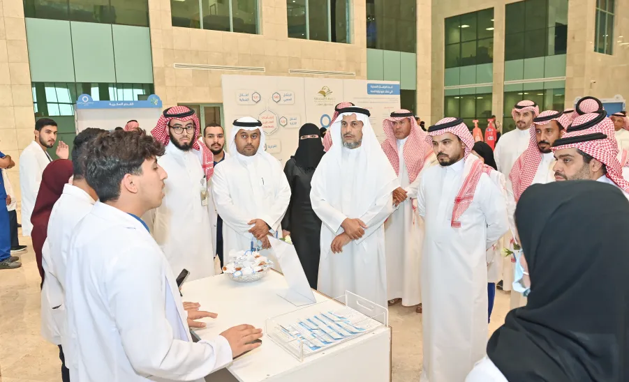 MU HOLDS AN EXHIBITION ON THE WORLD DIABETES DAY -  جامعة المجمعة 