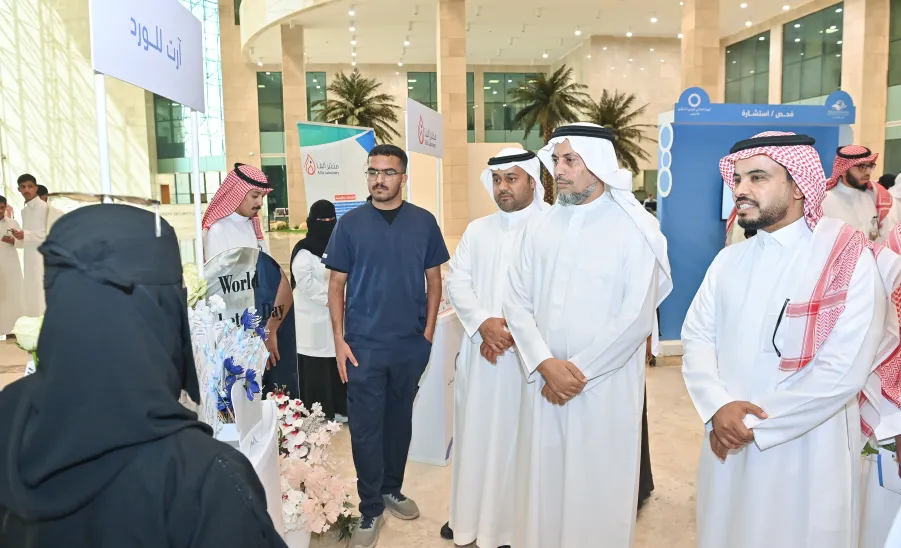 MU HOLDS AN EXHIBITION ON THE WORLD DIABETES DAY -  جامعة المجمعة 