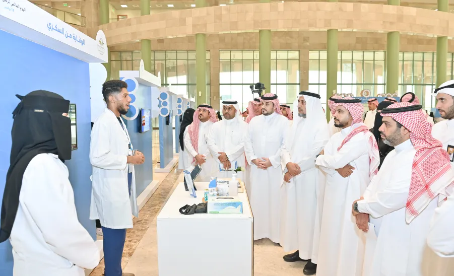MU HOLDS AN EXHIBITION ON THE WORLD DIABETES DAY -  جامعة المجمعة 