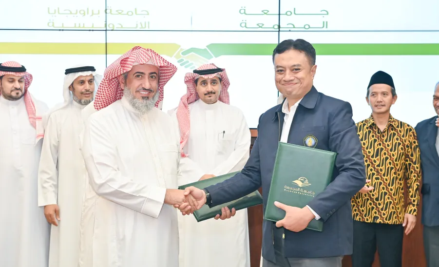 A DELEGATION OF UNIVERSITAS BRAWIJAYA VISITS MU AND SIGNS MOU  -  جامعة المجمعة 