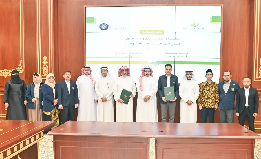A DELEGATION OF UNIVERSITAS BRAWIJAYA VISITS MU AND SIGNS MOU  -  جامعة المجمعة 