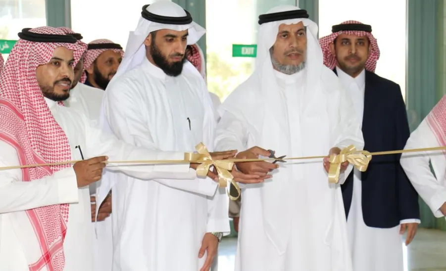 وكيل الجامعة للشؤون التعليمية يفتتح ملتقى الثقافات الطلابي الثاني. -  4