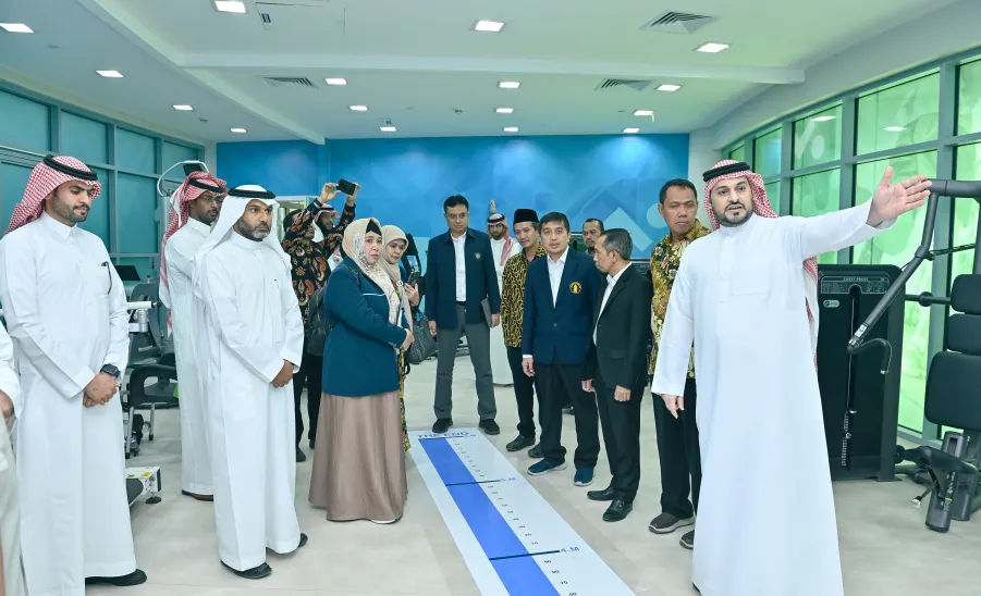 A DELEGATION OF UNIVERSITAS BRAWIJAYA VISITS MU AND SIGNS MOU  -  جامعة المجمعة 