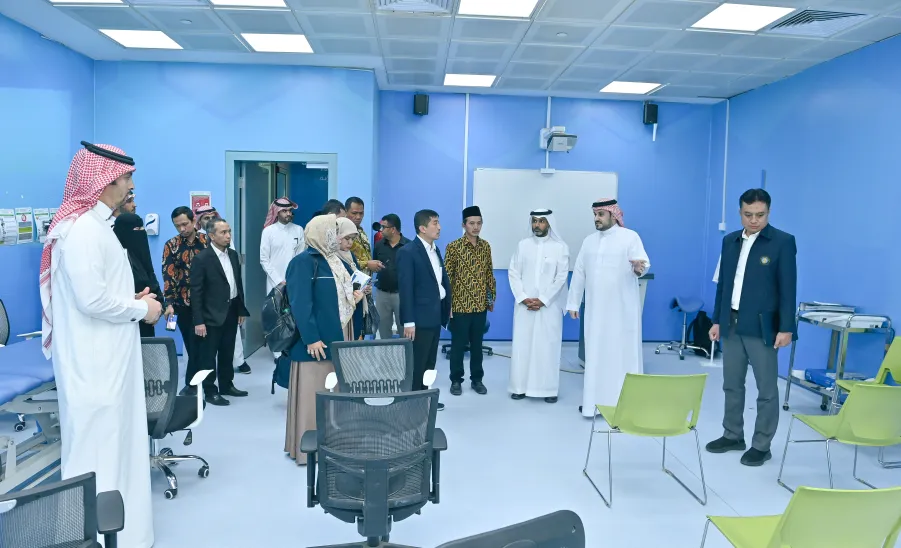 A DELEGATION OF UNIVERSITAS BRAWIJAYA VISITS MU AND SIGNS MOU  -  جامعة المجمعة 