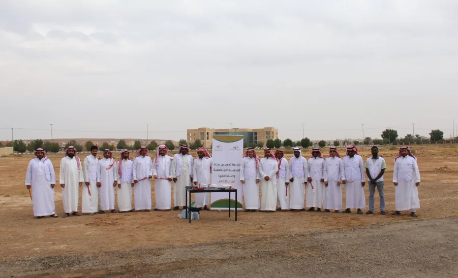 A campaign on improving the environment of main campus in cooperation with colleges 
 -  امتداداً لمراحل تنفيذ "مبادرة تحسين بيئة المدن الجامعية" : الإدارة وبالتعاون مع كليات الجامعة تُنفذ أنشطة المبادرة