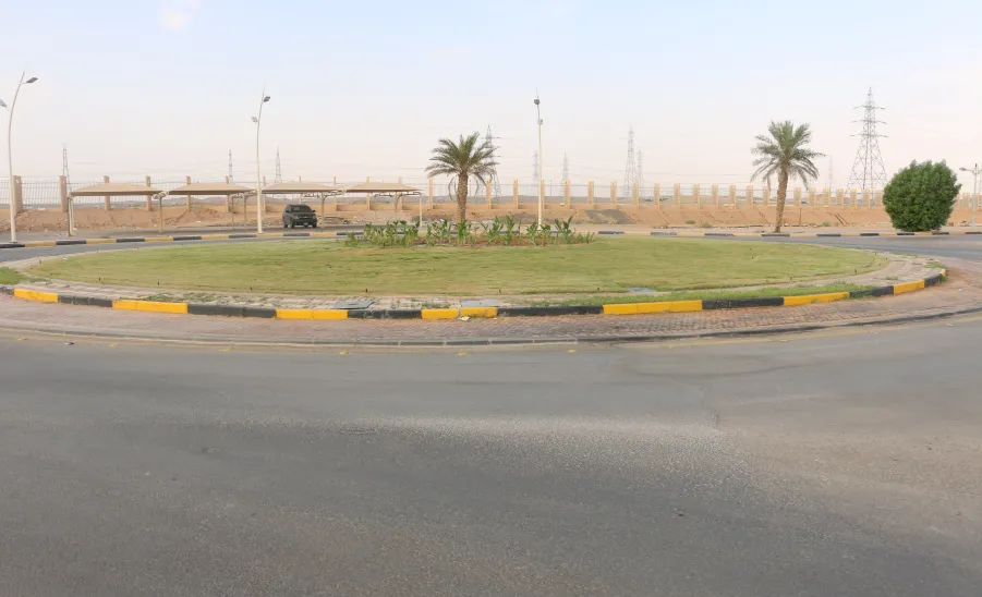 الإدارة تجري عدداً من الأعمال لتزيين الطرق والممرات من أجل بيئة خضراء -  تزيين الطرق والممرات من أجل بيئة خضراء