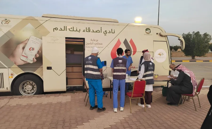 مرصد المسؤولية الاجتماعية يقيم حملة للتبرع بالدم بملتقى الشباب الاجتماعي في روضة سدير - صورة